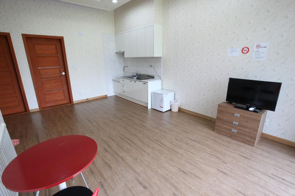 Geomunoreum Hostel Čedžu Exteriér fotografie